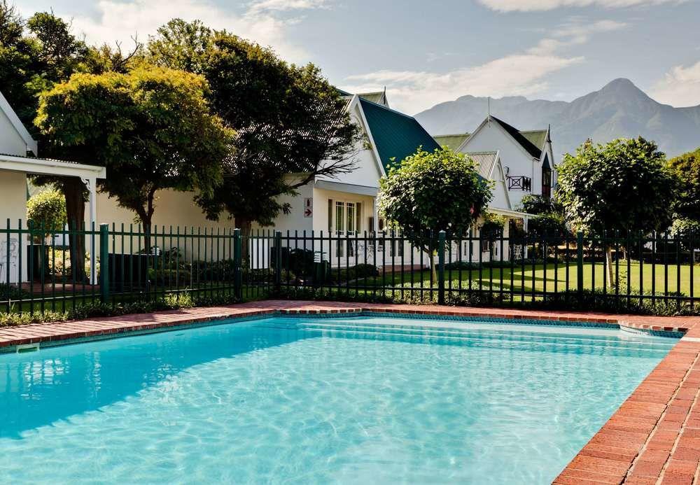 Protea Hotel By Marriott George King George Esterno foto