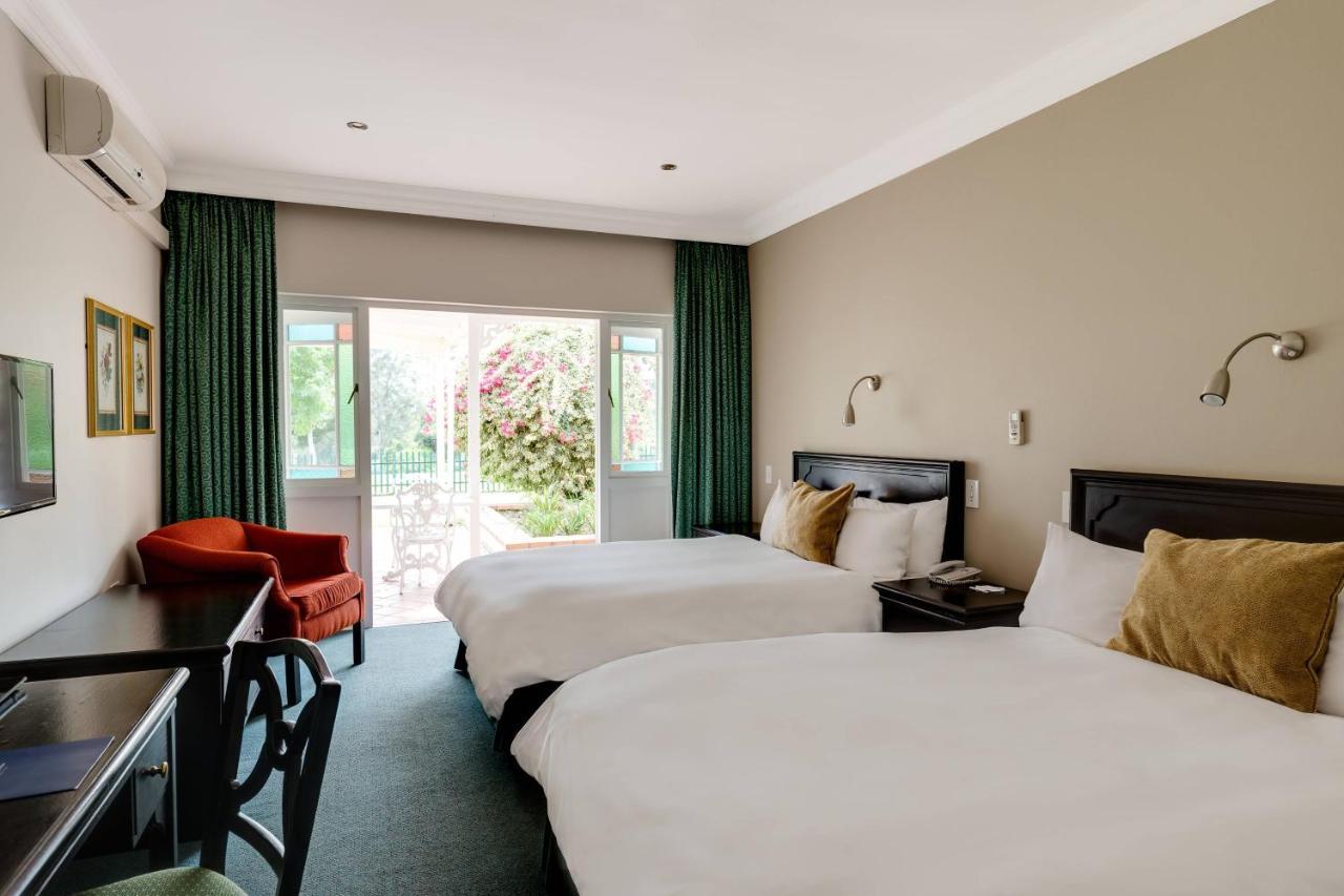 Protea Hotel By Marriott George King George Esterno foto