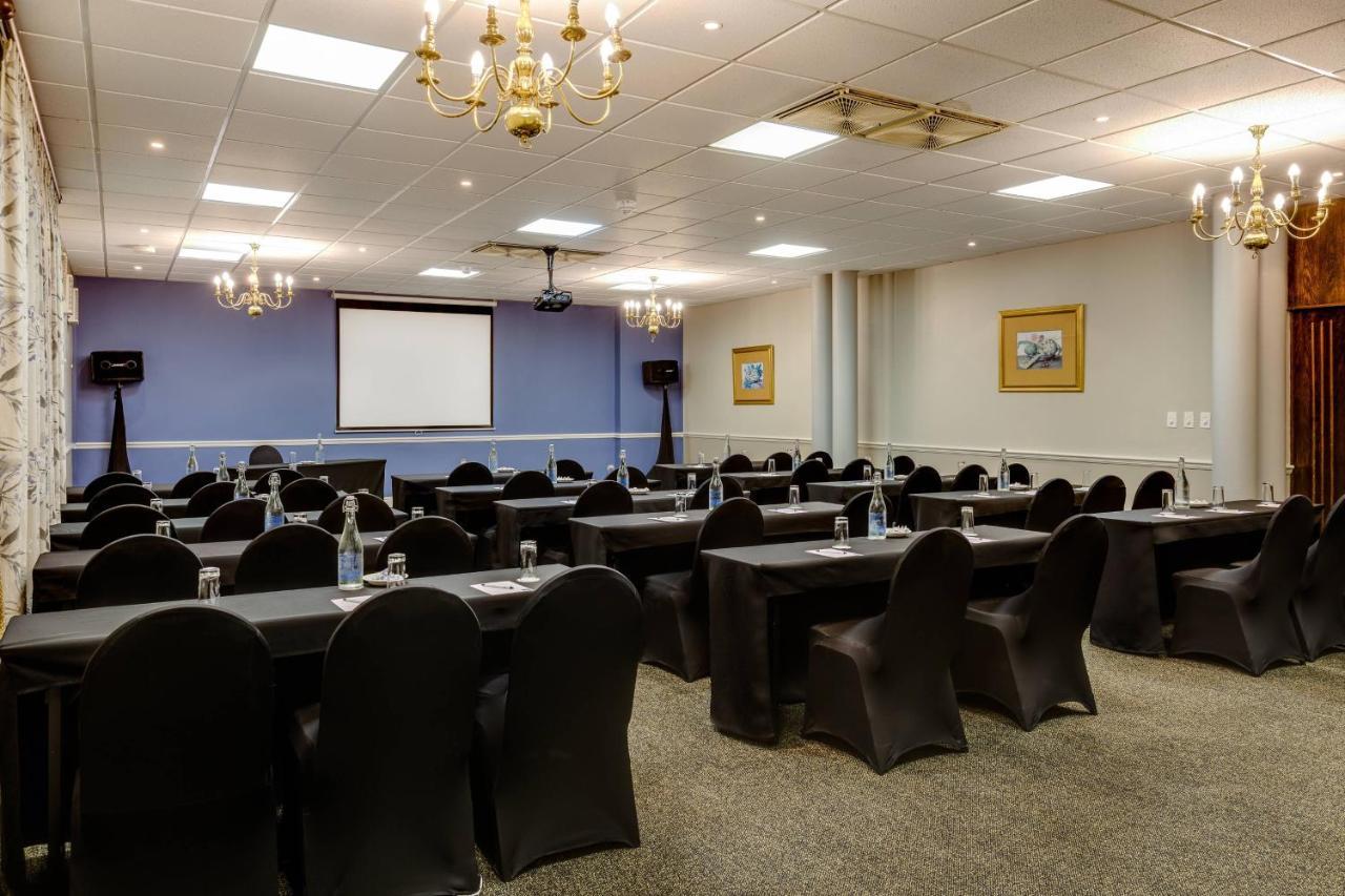 Protea Hotel By Marriott George King George Esterno foto