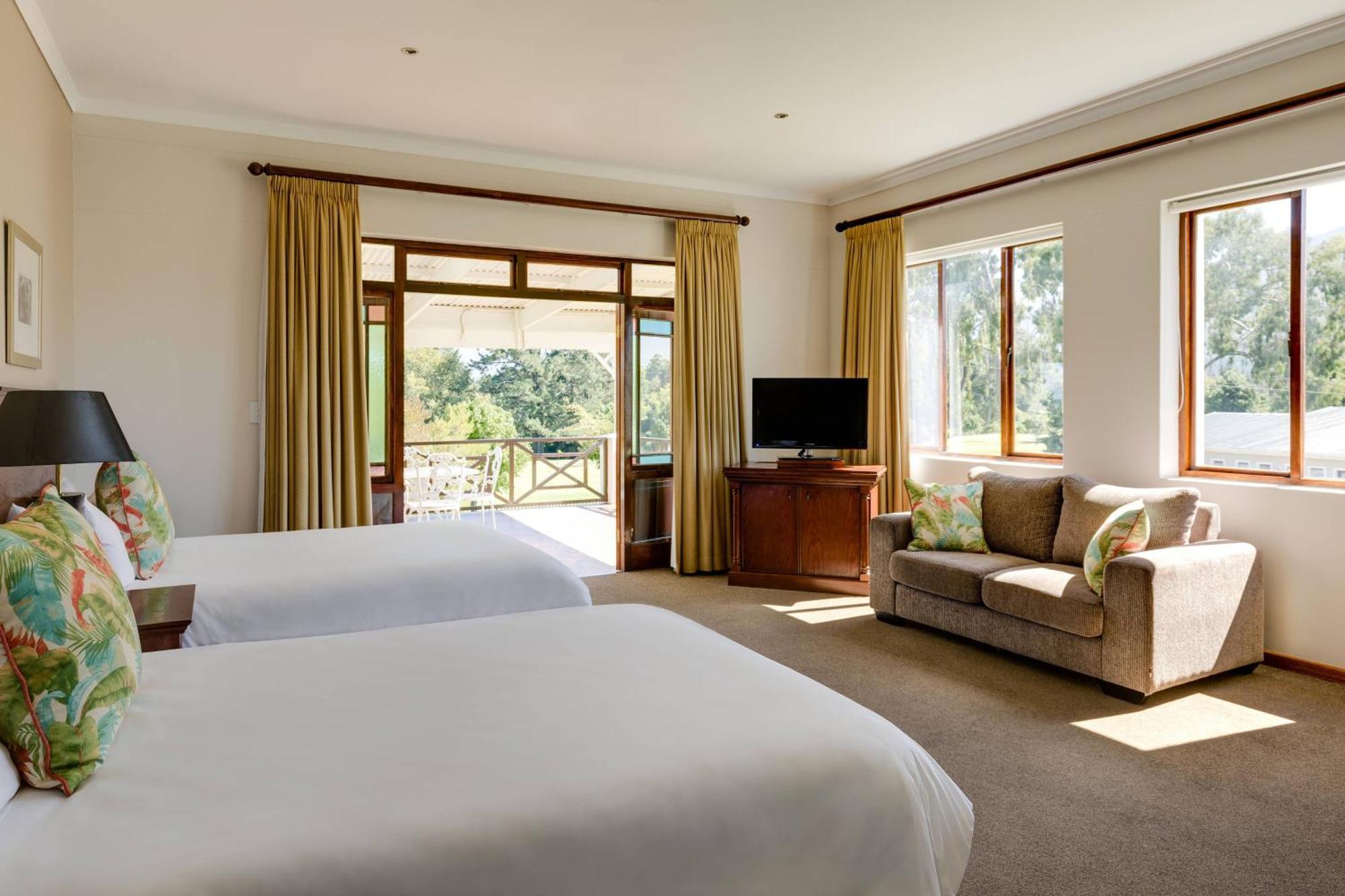 Protea Hotel By Marriott George King George Esterno foto
