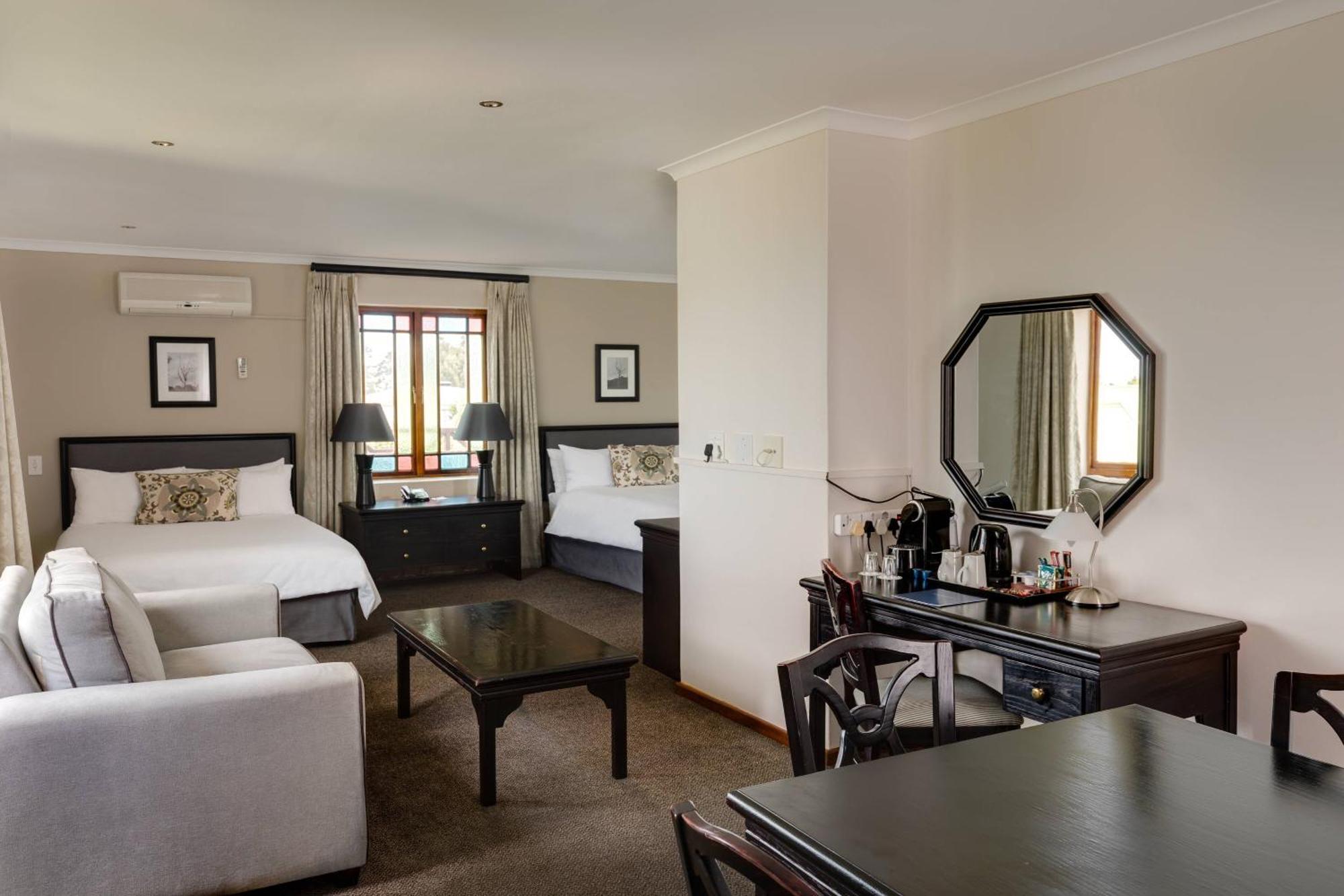 Protea Hotel By Marriott George King George Esterno foto