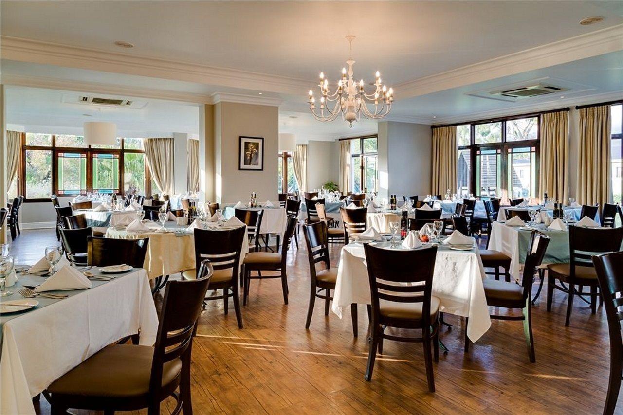Protea Hotel By Marriott George King George Esterno foto