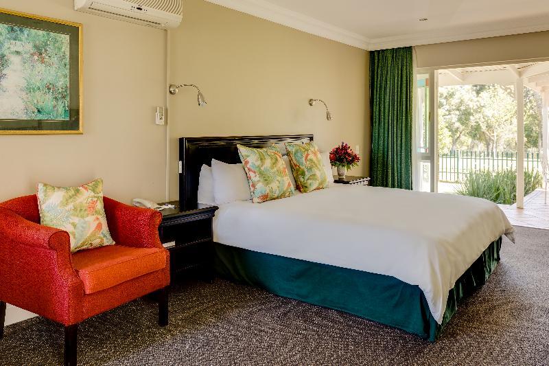 Protea Hotel By Marriott George King George Esterno foto